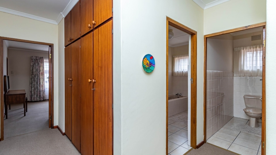 4 Bedroom Property for Sale in Bayview Western Cape